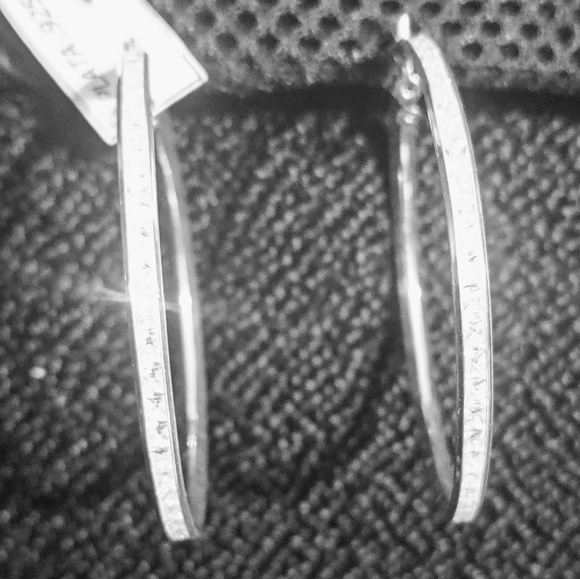 Ear hoobs - Picture 2 of 2